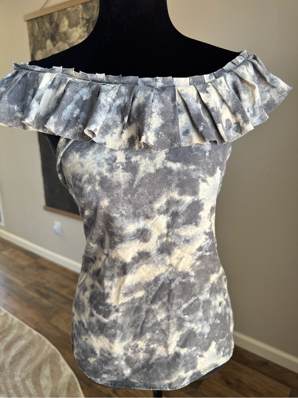Banana Republic One-Shoulder Ruffle Tie-Dye Dress in Gray and Cream